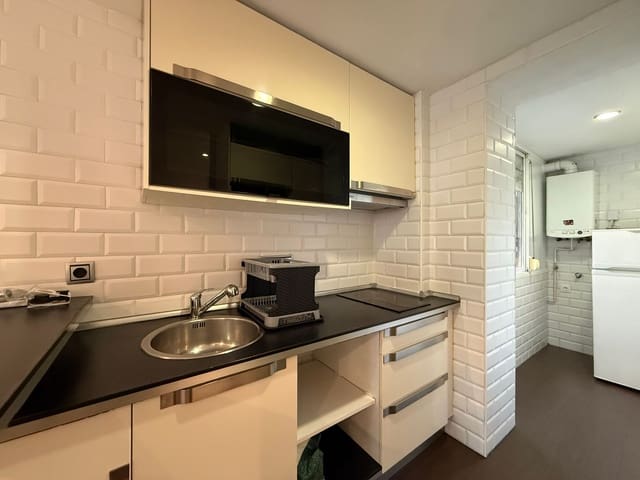 2 slaapkamer Flat te huur in Ventas, Madrid stad - € 1.250 (Ref: 9451844)