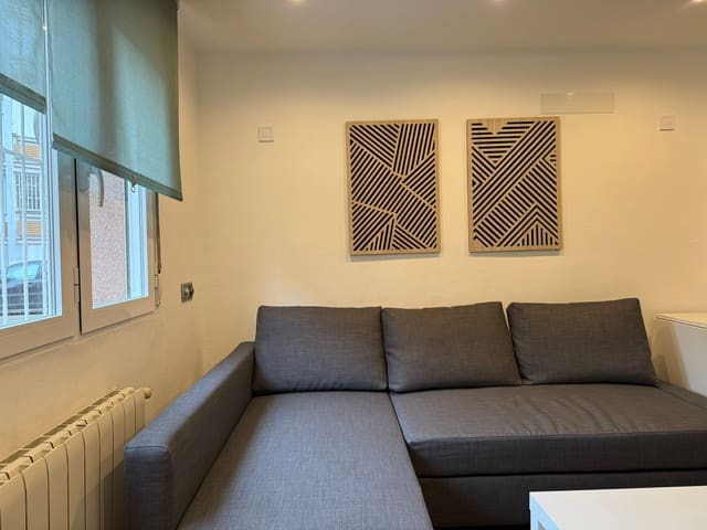 2 slaapkamer Flat te huur in Ventas, Madrid stad - € 1.250 (Ref: 9451844)