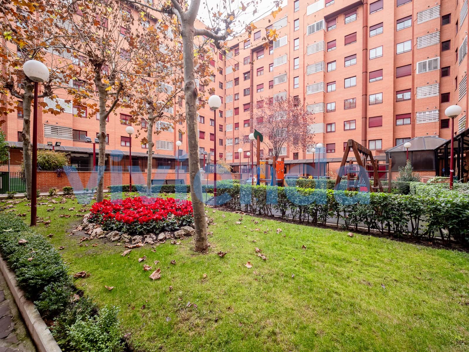 2 Zimmer Wohnung zu vermieten in Madrid Stadt mit Pool - 1.700 € (Ref: 9456107)