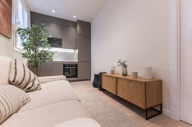 2 sovrum Lägenhet att hyra i Pacífico, Madrid stad - 1 495 € (Ref: 9456109)