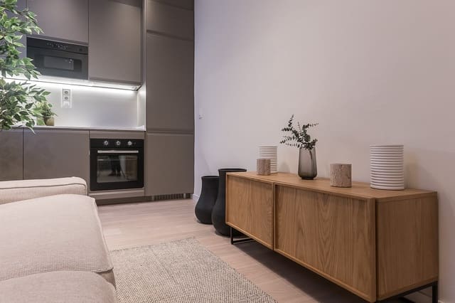 2 sovrum Lägenhet att hyra i Pacífico, Madrid stad - 1 495 € (Ref: 9456109)