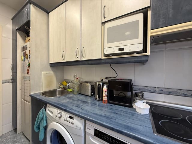 1 slaapkamer Flat te huur in Almendrales, Madrid stad - € 900 (Ref: 9456112)