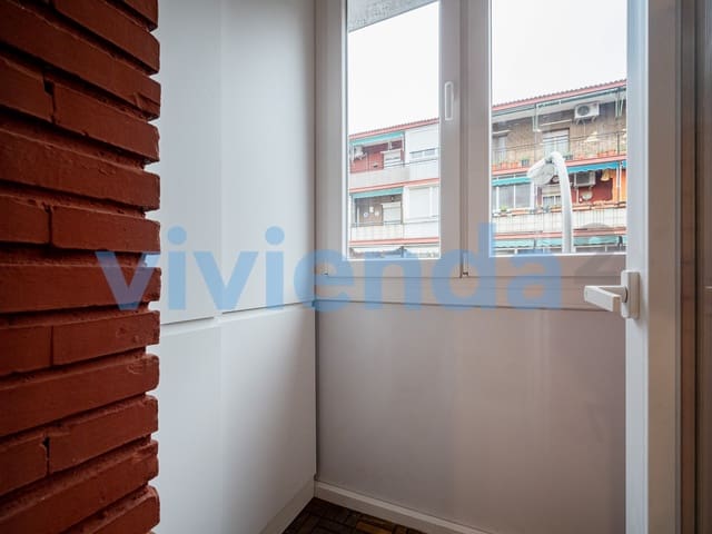 3 slaapkamer Flat te huur in Valdezarza, Madrid stad - € 1.795 (Ref: 9465521)