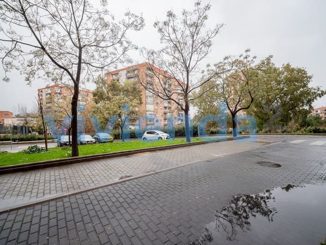 2 quarto Apartamento para arrendar em Pinar del Rey, Madrid cidade com garagem - 1 550 € (Ref: 9465522)