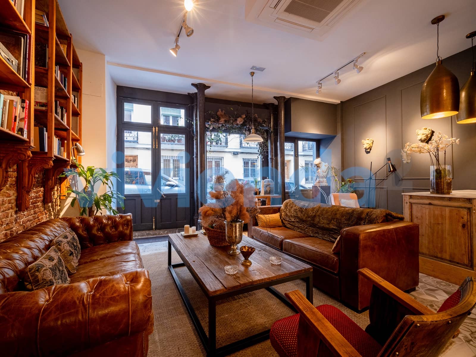 2 bedroom Business for sale in Madrid city - € 850,000 (Ref: 9470934)