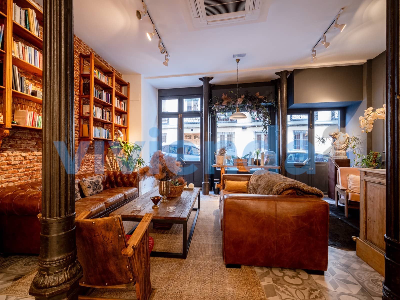 2 bedroom Business for sale in Madrid city - € 850,000 (Ref: 9470934)