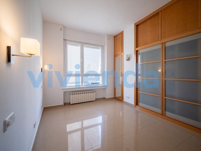 Appartement de 2 chambres à louer à Hispanoamérica, Madrid ville - 2 000 € (Ref: 9472773)