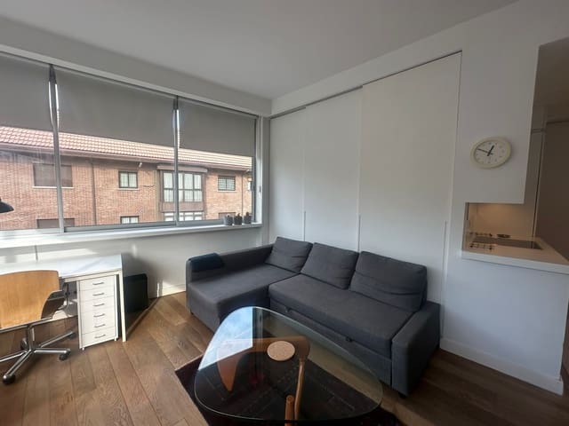 Appartement de 1 chambre à louer à Ciudad Jardín, Madrid ville - 1 400 € (Ref: 9472774)
