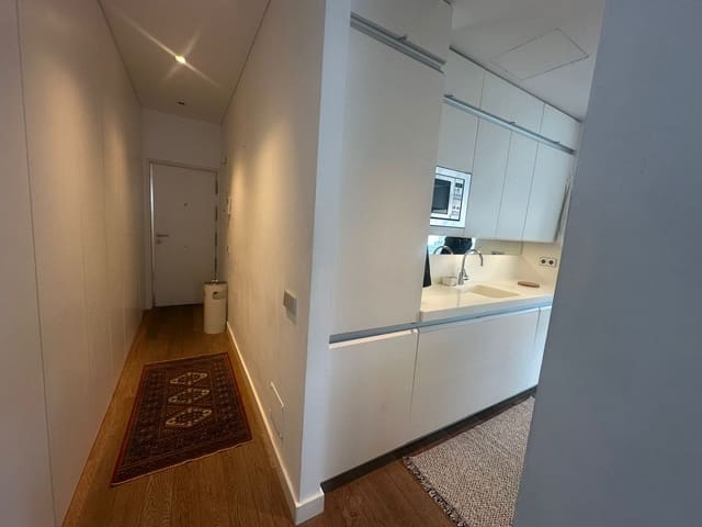 Appartement de 1 chambre à louer à Ciudad Jardín, Madrid ville - 1 400 € (Ref: 9472774)