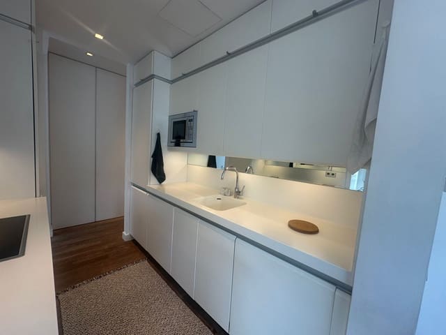 Appartement de 1 chambre à louer à Ciudad Jardín, Madrid ville - 1 400 € (Ref: 9472774)