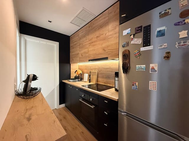 1 slaapkamer Flat te huur in Almendrales, Madrid stad - € 850 (Ref: 9472775)