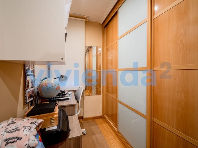 3 soveværelse Lejlighed til salg i Apostol Santiago, Madrid by - € 395.000 (Ref: 9474022)