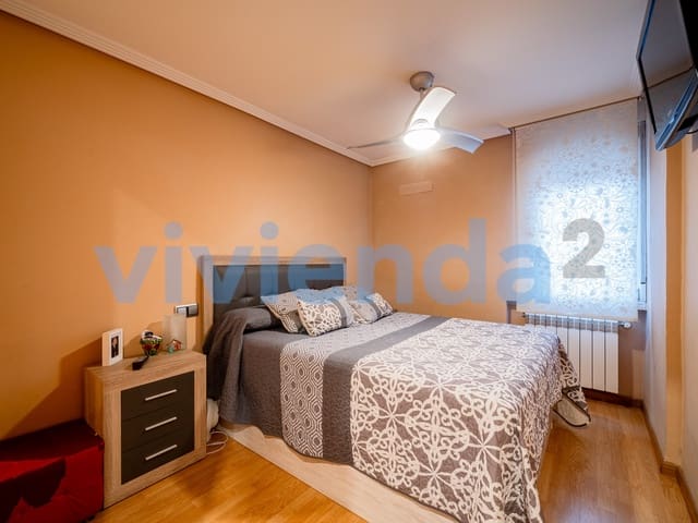 3 soveværelse Lejlighed til salg i Apostol Santiago, Madrid by - € 395.000 (Ref: 9474022)