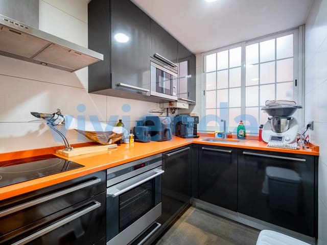 3 soveværelse Lejlighed til salg i Apostol Santiago, Madrid by - € 395.000 (Ref: 9474022)