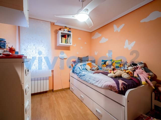 3 soveværelse Lejlighed til salg i Apostol Santiago, Madrid by - € 395.000 (Ref: 9474022)