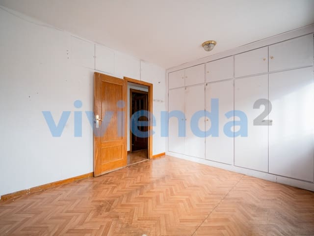 Piso de 4 habitaciones en Apostol Santiago, Madrid ciudad en venta - 440.000 € (Ref: 9483447)