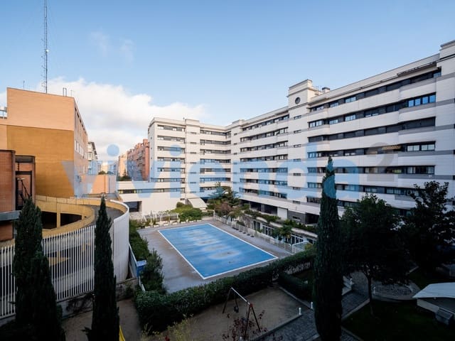 2 soverom Leilighet til leie i Legazpi, Madrid by med svømmebasseng garasje - € 1 595 (Ref: 9485202)