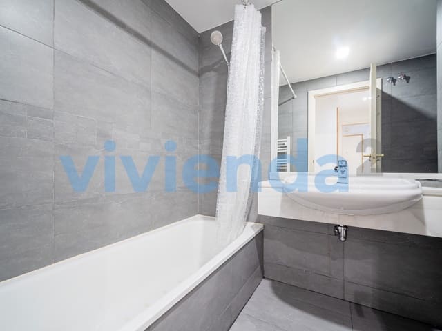 2 soverom Leilighet til leie i Legazpi, Madrid by med svømmebasseng garasje - € 1 595 (Ref: 9485202)