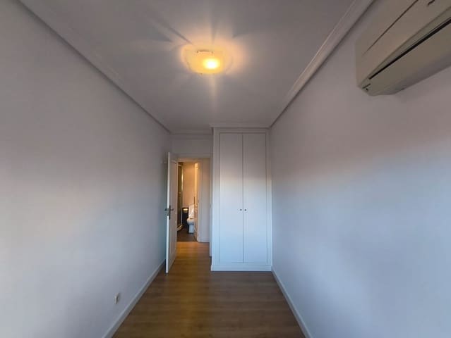 2 makuuhuone Asunto vuokrattavana paikassa Colina, Madrid kaupunki mukana uima-altaan - 1 600 € (Ref: 9491151)