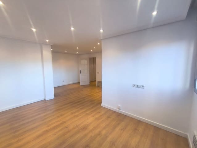 2 makuuhuone Asunto vuokrattavana paikassa Colina, Madrid kaupunki mukana uima-altaan - 1 600 € (Ref: 9491151)