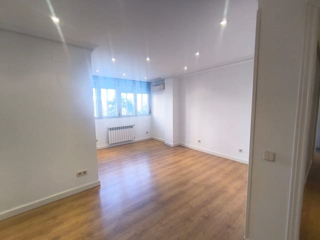 2 makuuhuone Asunto vuokrattavana paikassa Colina, Madrid kaupunki mukana uima-altaan - 1 600 € (Ref: 9491151)