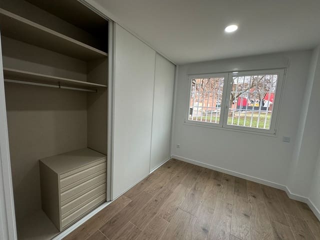 2 soveværelse Lejlighed til leje i Portazgo, Madrid by - € 1.250 (Ref: 9502061)