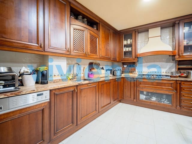 3 soveværelse Lejlighed til salg i Almagro, Madrid by med garage - € 1.657.000 (Ref: 9504122)