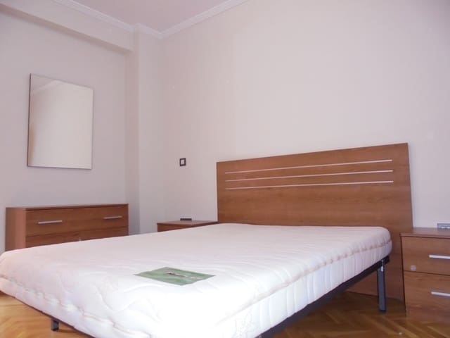 2 soveværelse Lejlighed til leje i Comillas, Madrid by - € 1.100 (Ref: 9518799)