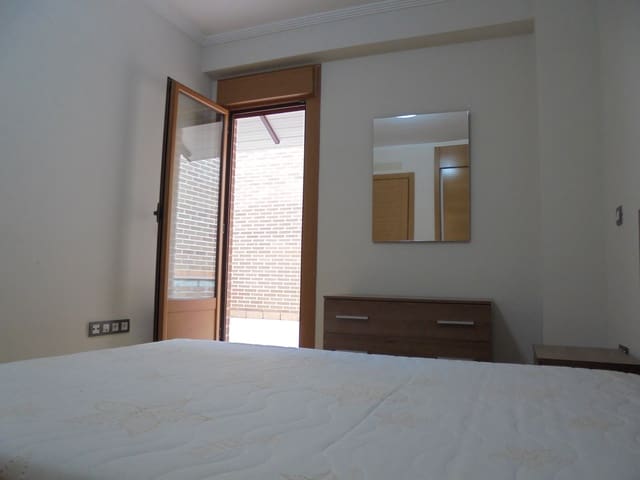 2 soveværelse Lejlighed til leje i Comillas, Madrid by - € 1.100 (Ref: 9518799)