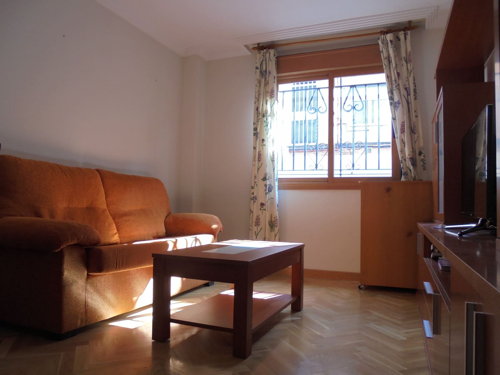 2 soveværelse Lejlighed til leje i Madrid by - € 1.100 (Ref: 9518799)