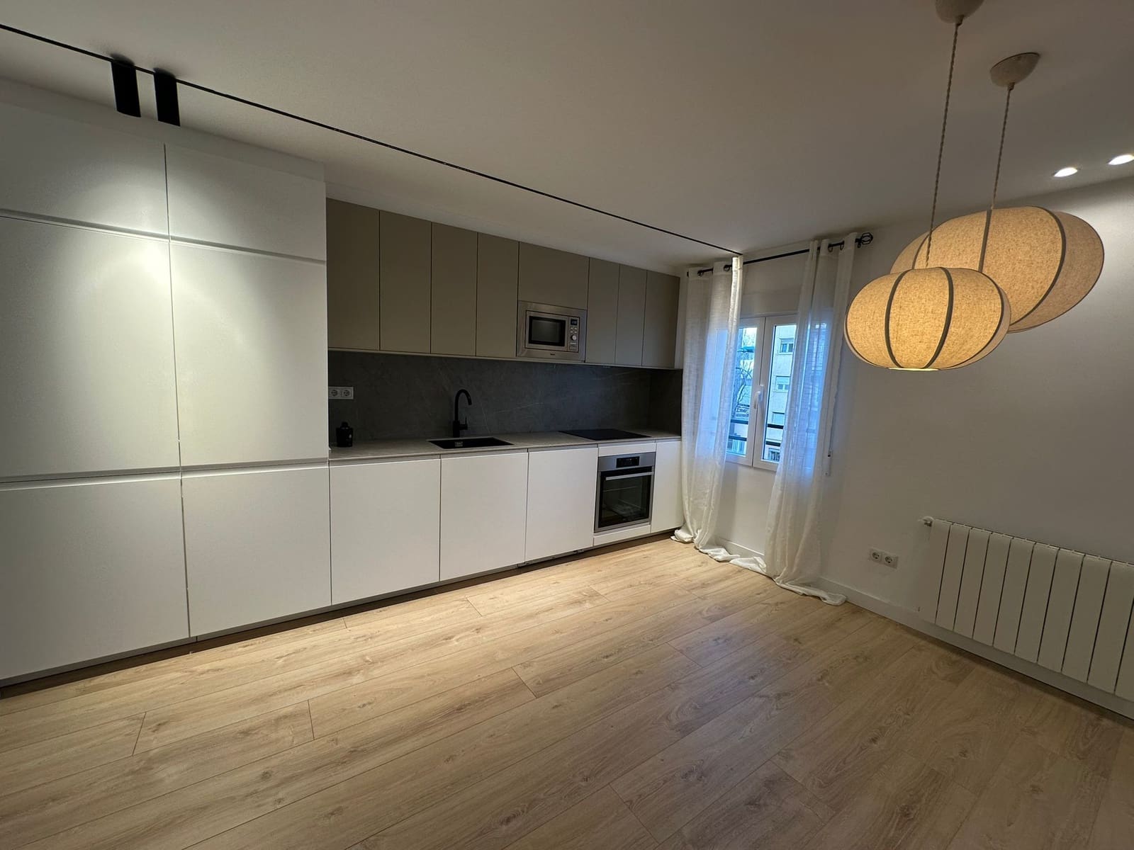 Piso de 2 habitaciones en Madrid ciudad en alquiler - 2.500 € (Ref: 9524071)