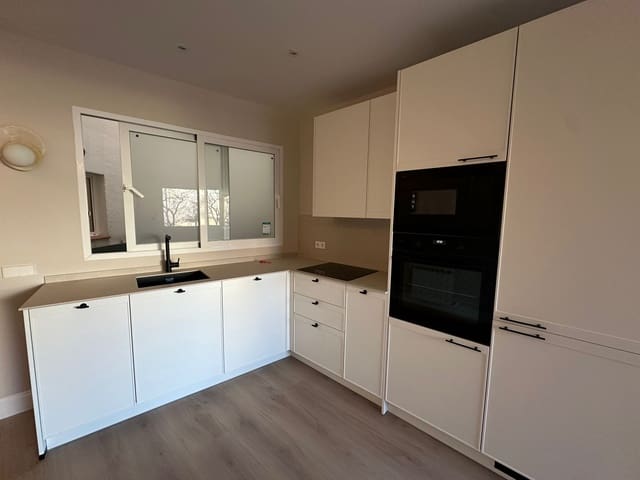 2 sovrum Lägenhet att hyra i Ciudad Jardín, Madrid stad - 2 800 € (Ref: 9527396)