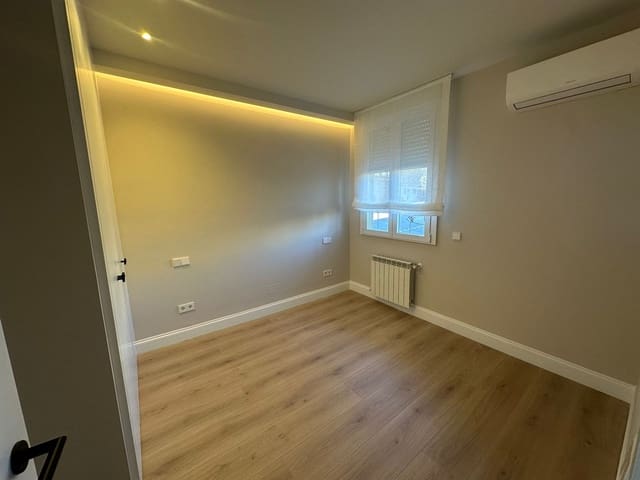 2 sovrum Lägenhet att hyra i Ciudad Jardín, Madrid stad - 2 800 € (Ref: 9527396)
