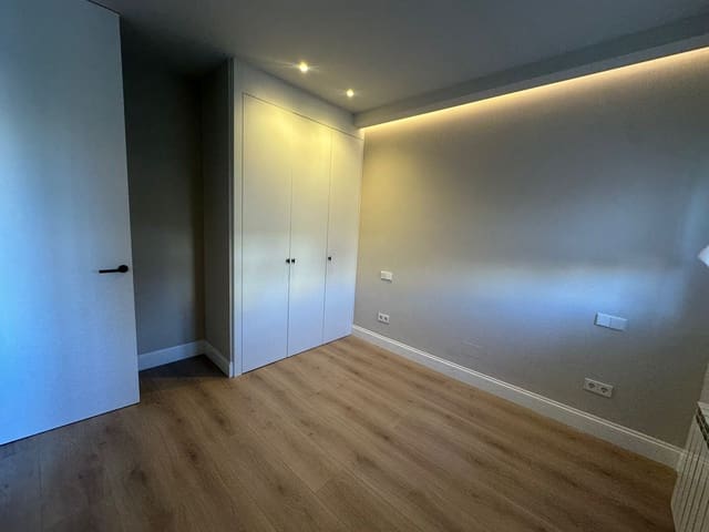 2 sovrum Lägenhet att hyra i Ciudad Jardín, Madrid stad - 2 800 € (Ref: 9527396)
