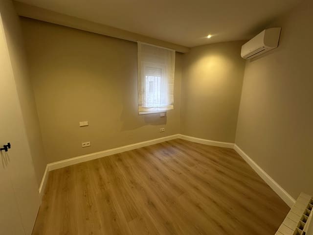 2 sovrum Lägenhet att hyra i Ciudad Jardín, Madrid stad - 2 800 € (Ref: 9527396)