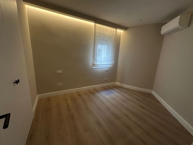 2 sovrum Lägenhet att hyra i Ciudad Jardín, Madrid stad - 2 800 € (Ref: 9527396)