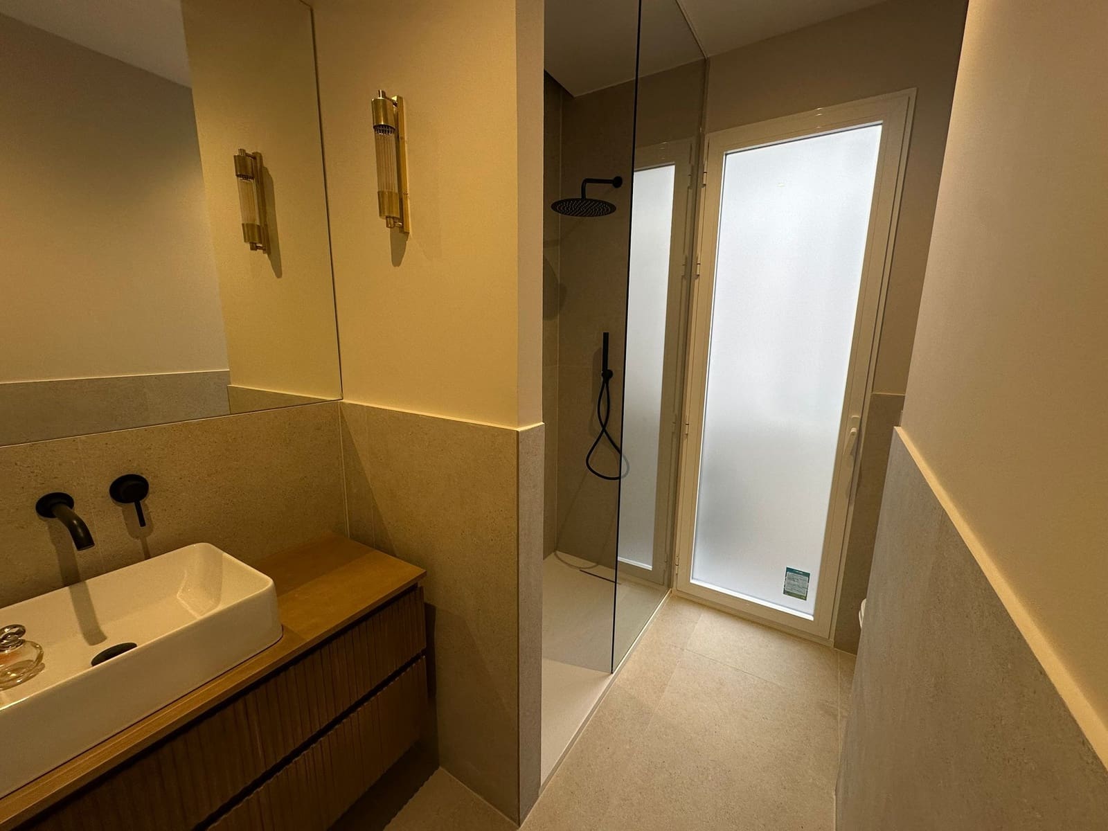 2 soverom Leilighet til leie i Madrid by - € 2 400 (Ref: 9527396)