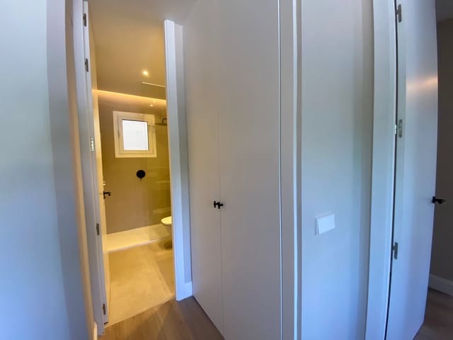 Appartement de 2 chambres à louer à Ciudad Jardín, Madrid ville - 2 400 € (Ref: 9527396)