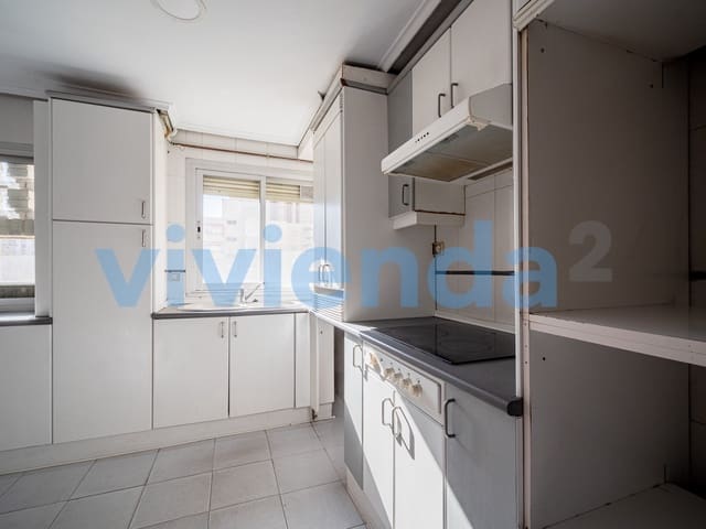 4 sovrum Lägenhet till salu i Aluche, Madrid stad med garage - 469 000 € (Ref: 9533630)