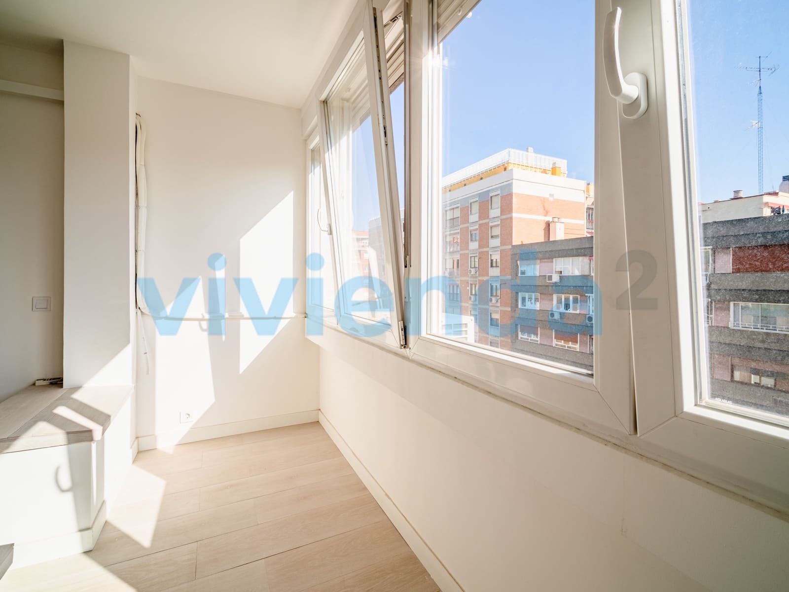 4 quarto Apartamento para arrendar em Madrid cidade - 2 500 € (Ref: 9536050)