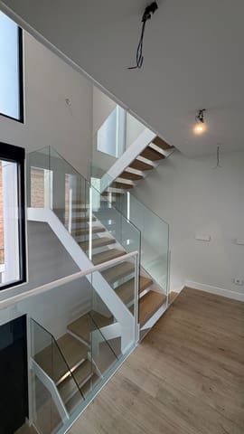 5 sovrum Lägenhet att hyra i Simancas, Madrid stad med pool - 5 500 € (Ref: 9551168)