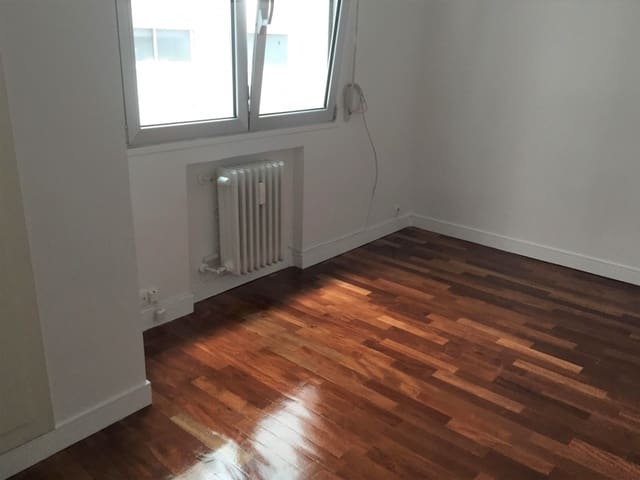 3 soveværelse Lejlighed til leje i Ciudad Jardín, Madrid by med garage - € 2.100 (Ref: 9564908)