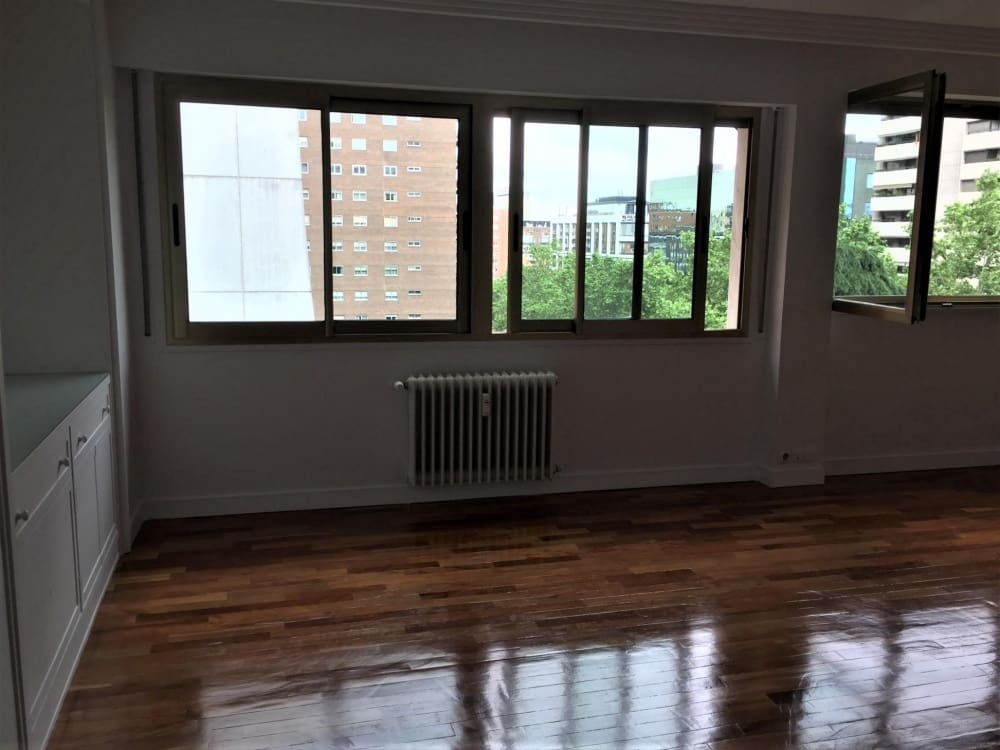 3 soveværelse Lejlighed til leje i Madrid by med garage - € 2.100 (Ref: 9564908)