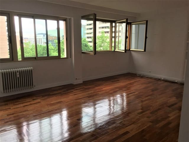 3 soveværelse Lejlighed til leje i Ciudad Jardín, Madrid by med garage - € 2.100 (Ref: 9564908)