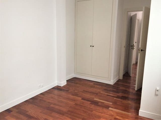 3 soveværelse Lejlighed til leje i Ciudad Jardín, Madrid by med garage - € 2.100 (Ref: 9564908)