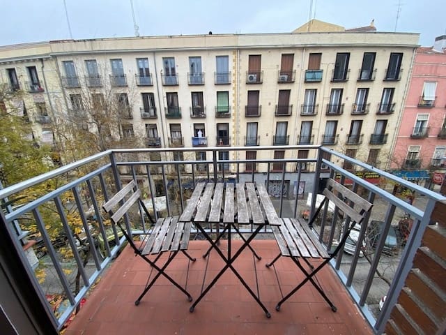 2 soveværelse Lejlighed til leje i Embajadores, Madrid by - € 1.500 (Ref: 9568276)