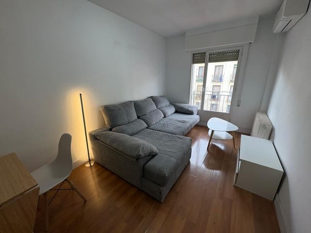 2 soveværelse Lejlighed til leje i Embajadores, Madrid by - € 1.500 (Ref: 9568276)