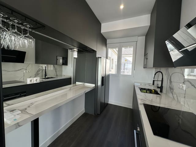 4 soveværelse Lejlighed til leje i Niño Jesús, Madrid by - € 4.100 (Ref: 9582487)