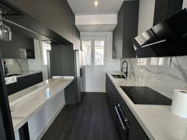 4 soveværelse Lejlighed til leje i Niño Jesús, Madrid by - € 4.100 (Ref: 9582487)