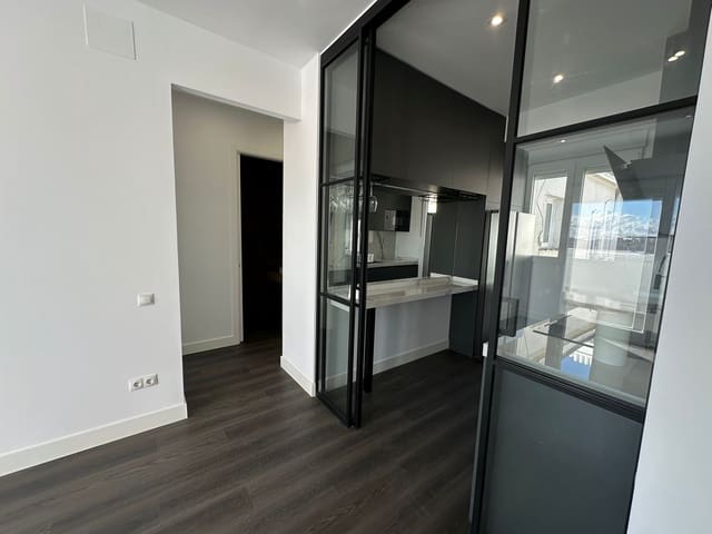 4 soveværelse Lejlighed til leje i Niño Jesús, Madrid by - € 4.100 (Ref: 9582487)